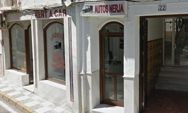 La oficina principal de Autos Nerja en Calle La Cruz, 22, Nerja.